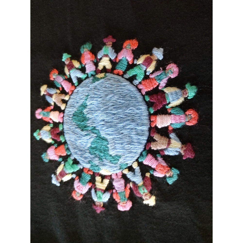 Tee Shirt Around the World Embroidered Vintage Black Mens Size‎ Extra Large